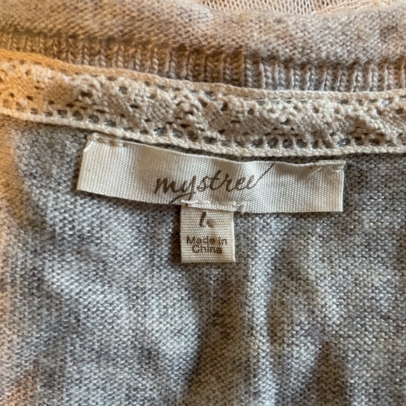Mystree light gray sweater with lace bottom. - Picture 8 of 8